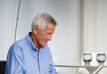 Régime d’assurance collective pour les 65 ans et plus Senior_ordinateur